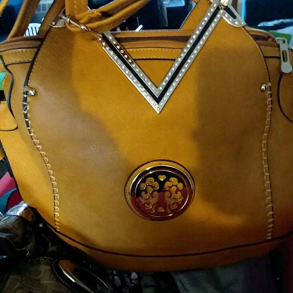 Purses - Picture 4 of 4